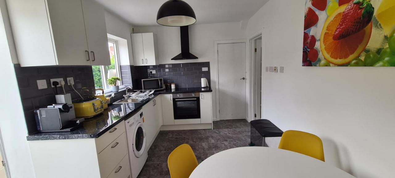 Cosy 3-Bedroom House In Aspley Nottingham Eksteriør billede